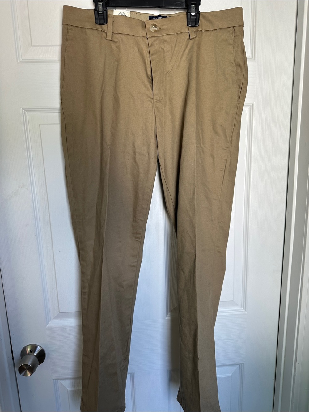 Dockers Men's Khaki Straight-Leg Chinos in Tan